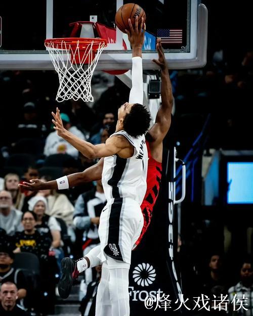 文班29分马刺险胜火箭 KD31分太阳力克独行侠